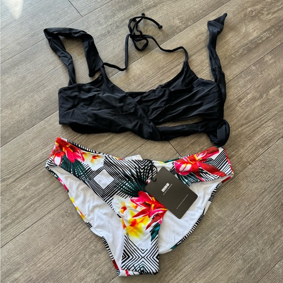 INNO floral wrap around scrunchy swimming set 🖤 - Picture 2 of 9